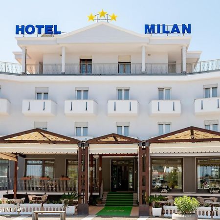 Hotel Milan Rosolina Mare Exterior photo